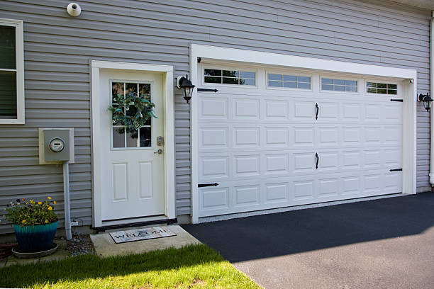 24/7 Emergency Garage Door Panel Replacement experts in Harristown, IL